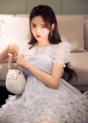 性感美女杨超越妩媚优雅写真_3