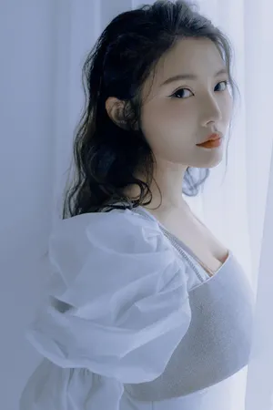 徐冬冬简洁白裙优雅性感写真图片_5