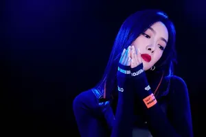 性感美女宋茜妩媚优雅写真_3