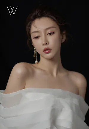 周麟嘉小露香肩妩媚性感写真图片