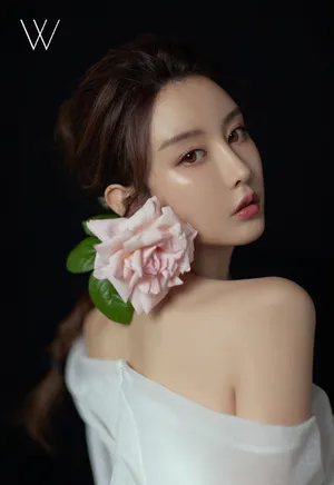 周麟嘉小露香肩妩媚性感写真图片_2