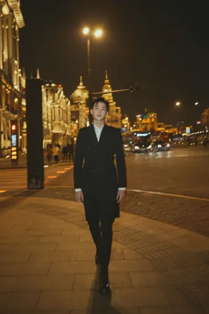 唐晓天西装帅气矜贵迷人写真图片_5