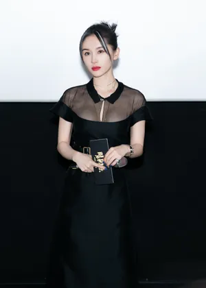 王子文性感优雅黑裙活动照图片