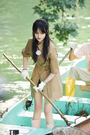 性感美女明星郑爽妩媚优雅写真_2