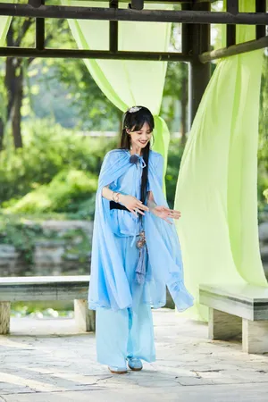 性感美女明星郑爽妩媚优雅写真_9