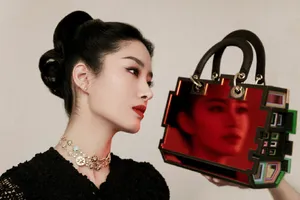 性感美女明星杨采钰妩媚优雅写真_2
