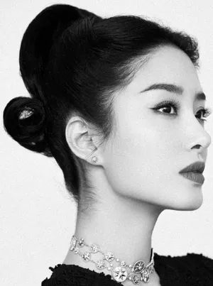 性感美女明星杨采钰妩媚优雅写真_9