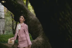 优雅女神孔雪儿气质写真_1