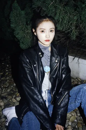 林小宅夜晚网球场皮衣写真图片