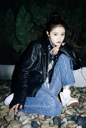 林小宅夜晚网球场皮衣写真图片_1