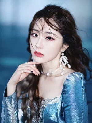硬糖少女王艺瑾亮片裙妩媚性感写真图片_2
