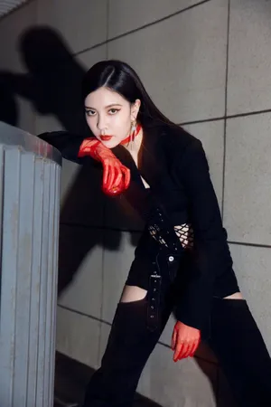 宋妍霏哥特风毒苹果女巫造型写真图片_1