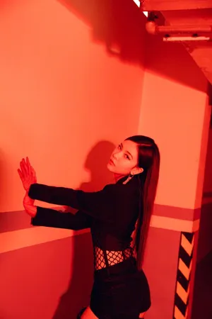 宋妍霏哥特风毒苹果女巫造型写真图片_5