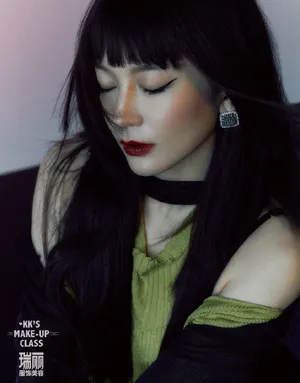 施诗性感妩媚时尚写真大片