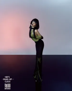施诗性感妩媚时尚写真大片_5