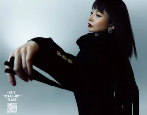 施诗性感妩媚时尚写真大片_8