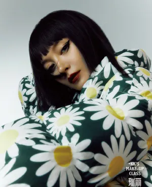 施诗性感妩媚时尚写真大片_9