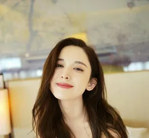 娜扎性感甜美五连拍可爱捂脸美照图片