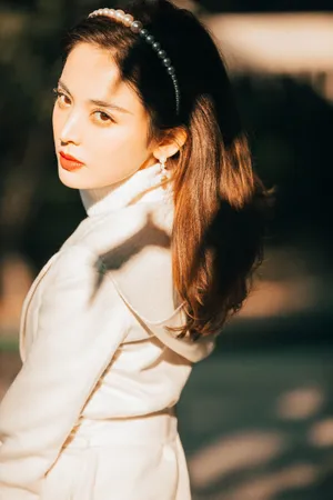 性感美女娜扎优雅妩媚写真图片