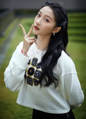 性感美女明星关晓彤妩媚优雅写真