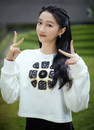 性感美女明星关晓彤妩媚优雅写真_3