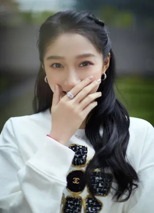 性感美女明星关晓彤妩媚优雅写真_5
