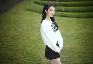 性感美女明星关晓彤妩媚优雅写真_10