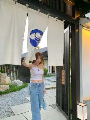 周麟嘉吊带小蛮腰性感旅拍照图片_5