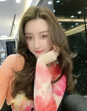 美女明星周麟嘉性感自拍照图片_2