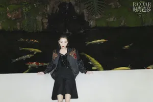 周冬雨冷艳红唇大片写真图片_6