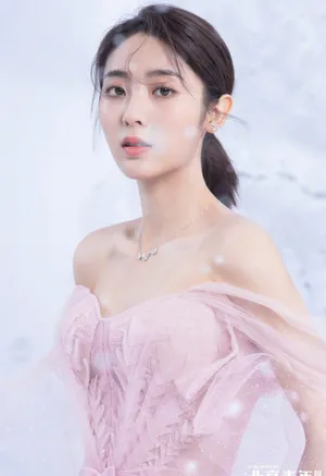 邢菲斜肩礼裙性感写真图片_9