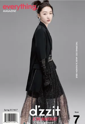 周冬雨双丸子头甜美俏皮写真图片_3
