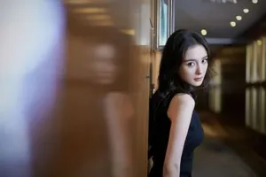 性感美女明星杨幂妩媚优雅写真_4