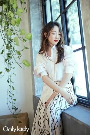 性感美女蒋梦婕妩媚优雅写真_3