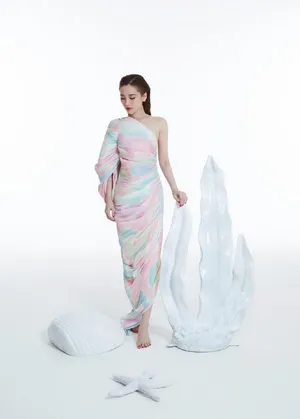 性感美女金莎妩媚优雅个性写真_3