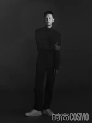 张译硬朗气质杂志内页写真图片_2