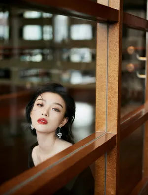 倪妮黑色露肩套装美艳性感写真图片_6