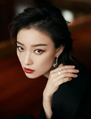 倪妮黑色露肩套装美艳性感写真图片_10
