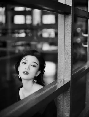 倪妮性感妩媚黑白写真图片_7