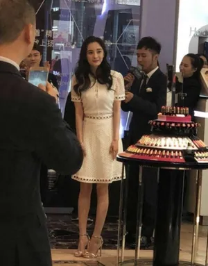 性感美女杨幂妩媚撩人诱惑写真_2