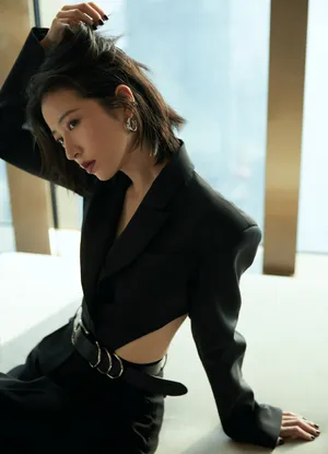 周雨彤露腰装酷美写真图片_7