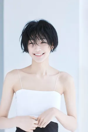 美女演员张楠简约性感写真图片