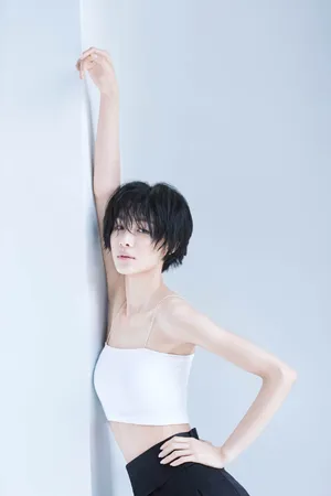 美女演员张楠简约性感写真图片