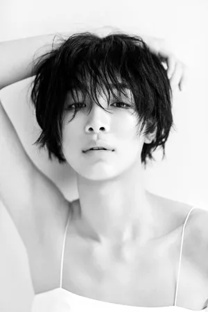 美女演员张楠简约性感写真图片_2