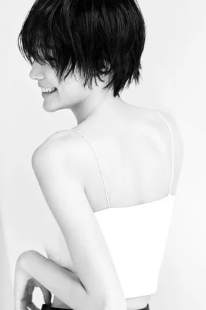美女演员张楠简约性感写真图片_4