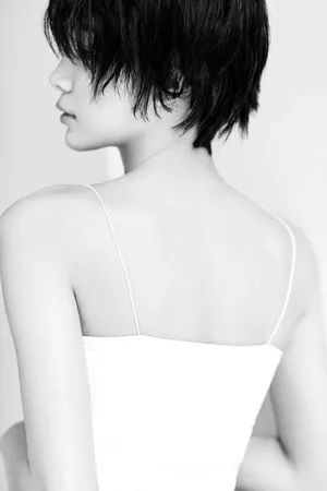美女演员张楠简约性感写真图片_5