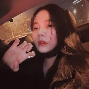 张紫宁甜美俏皮深夜自拍照图片