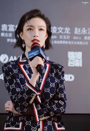 倪妮《拆弹专家2》首映慵懒随性造型图片