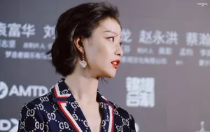 倪妮《拆弹专家2》首映慵懒随性造型图片