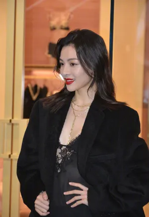 性感美女钟楚曦妩媚撩人写真